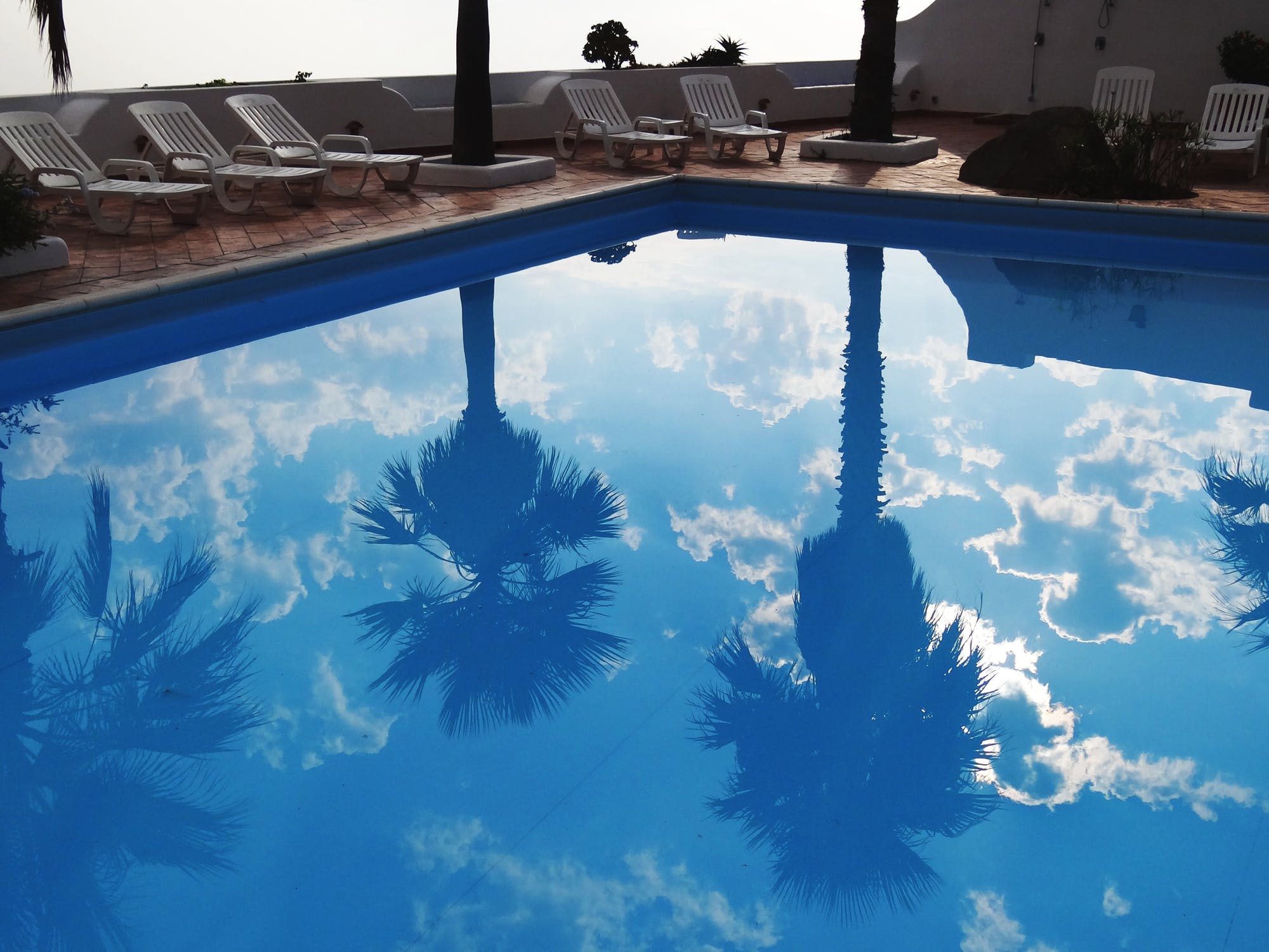 ¡Inspecciona tu piscina antes de cerrarla a finales de verano!